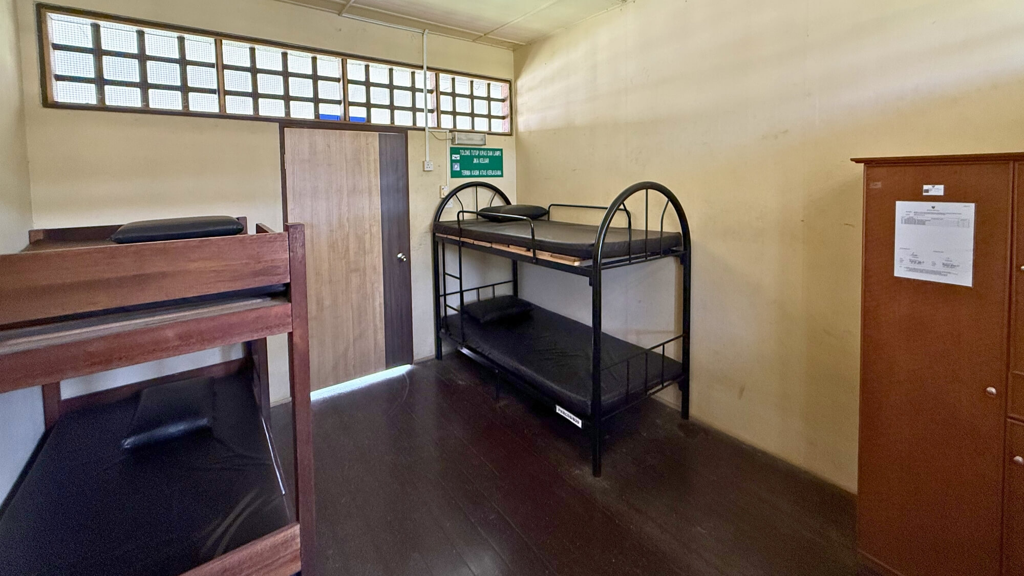 4-Bed Room